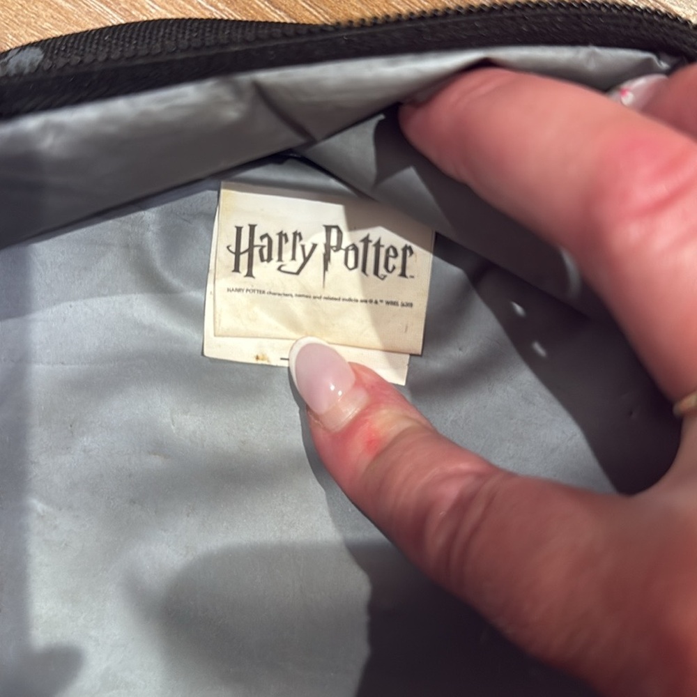 Harry Potter Hogwarts Crest Insulated Lunch Box Tote Bag (bag only)(EUC) - Picture 10 of 12